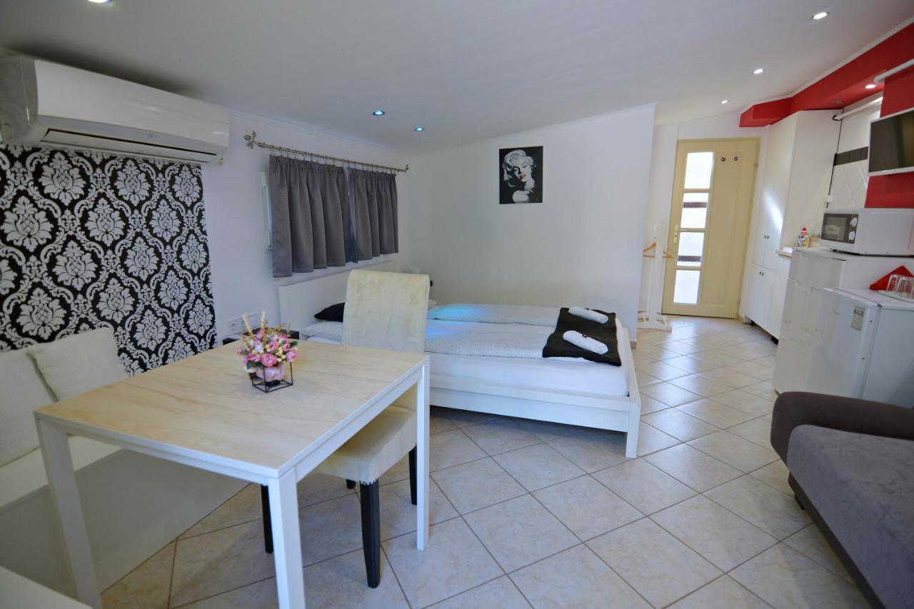 R.Gold Apartman Makó Buitenkant foto