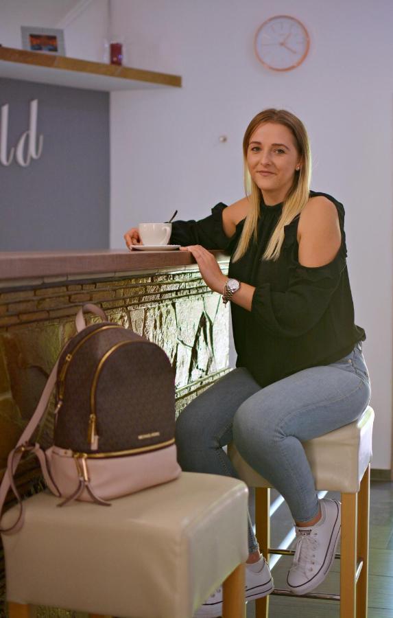 R.Gold Apartman Makó Buitenkant foto