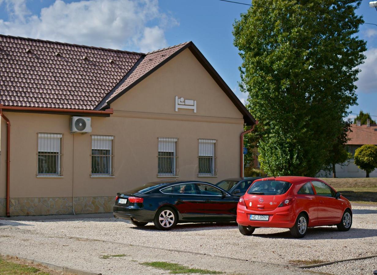 R.Gold Apartman Makó Buitenkant foto