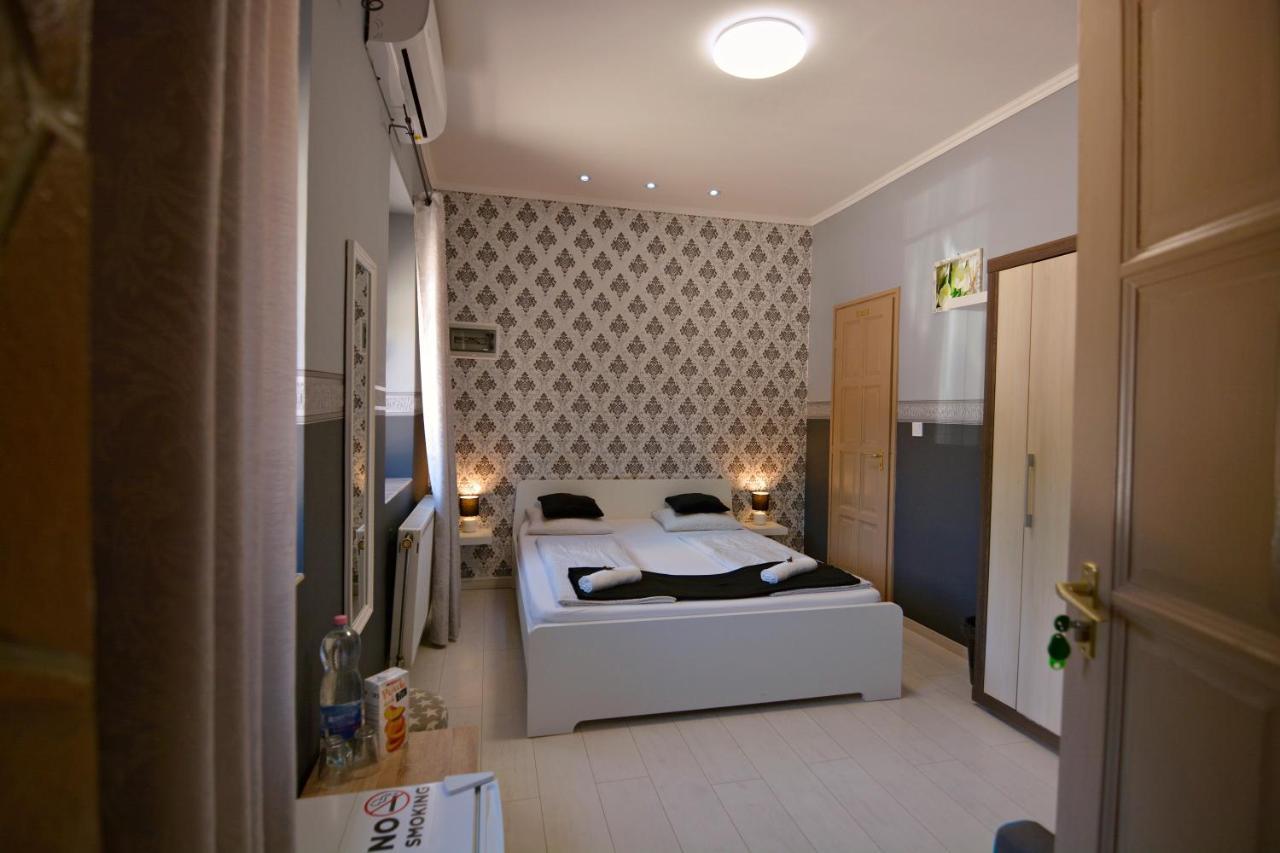 R.Gold Apartman Makó Buitenkant foto