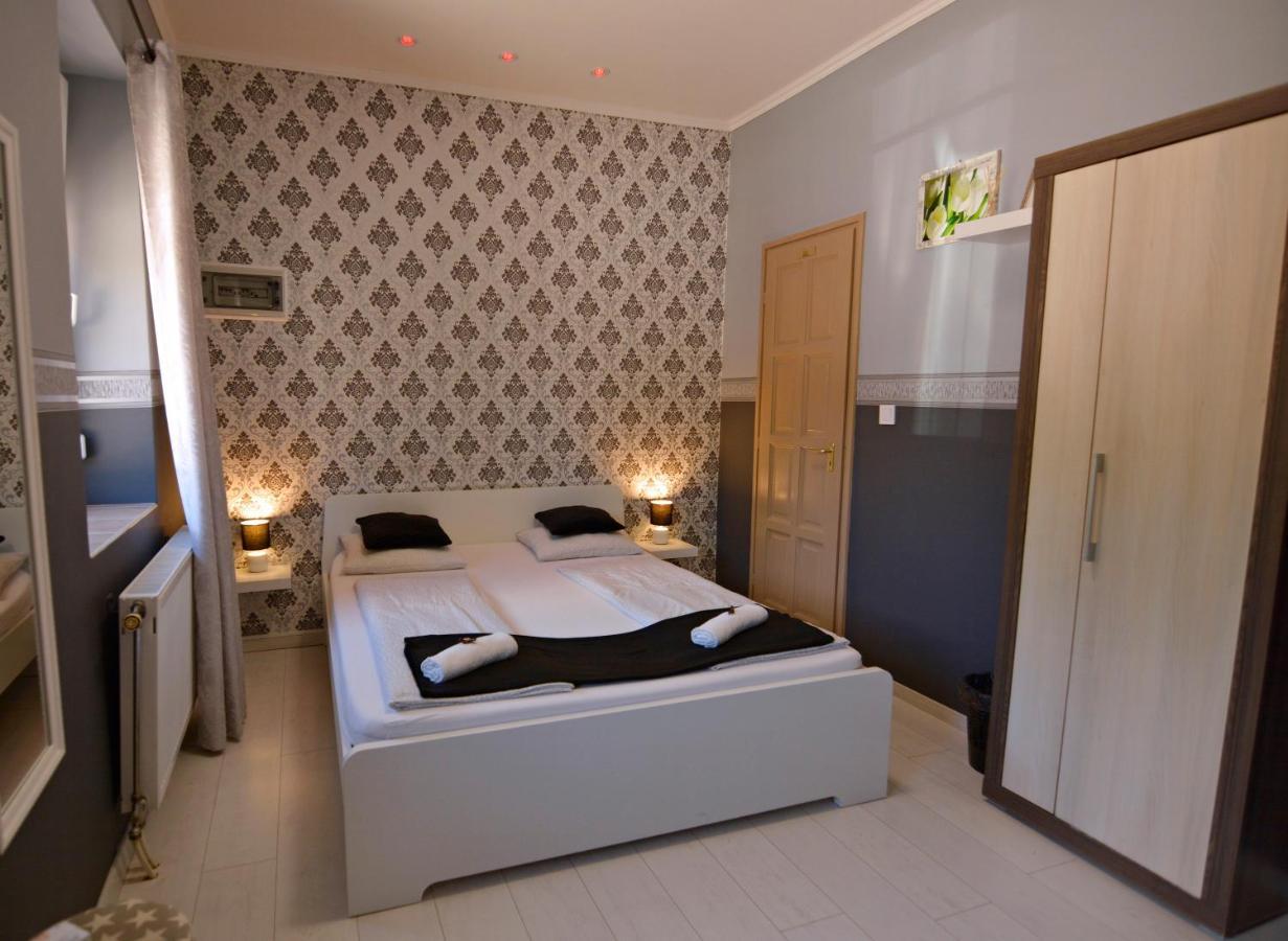 R.Gold Apartman Makó Buitenkant foto