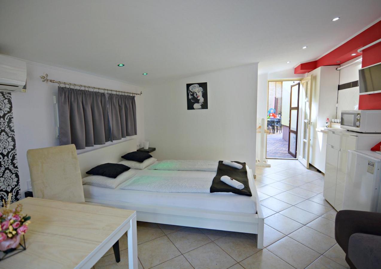 R.Gold Apartman Makó Buitenkant foto