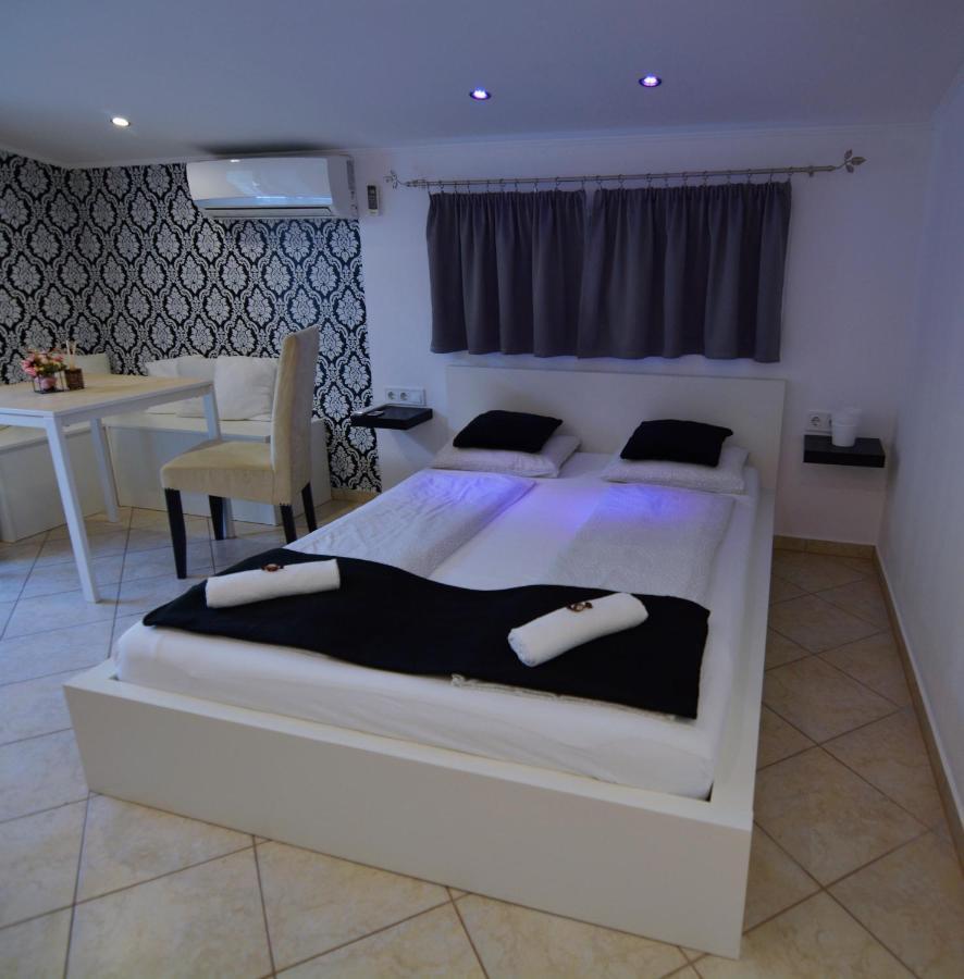 R.Gold Apartman Makó Buitenkant foto