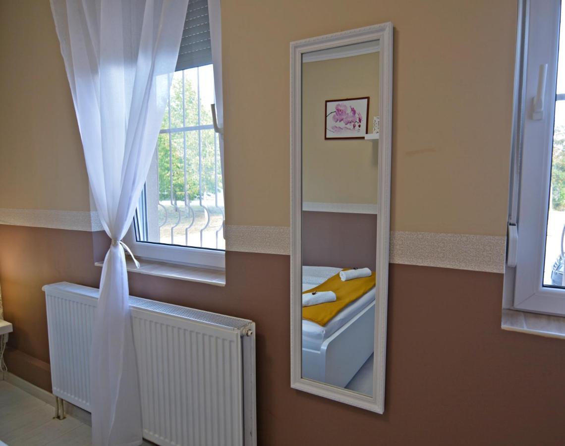 R.Gold Apartman Makó Buitenkant foto