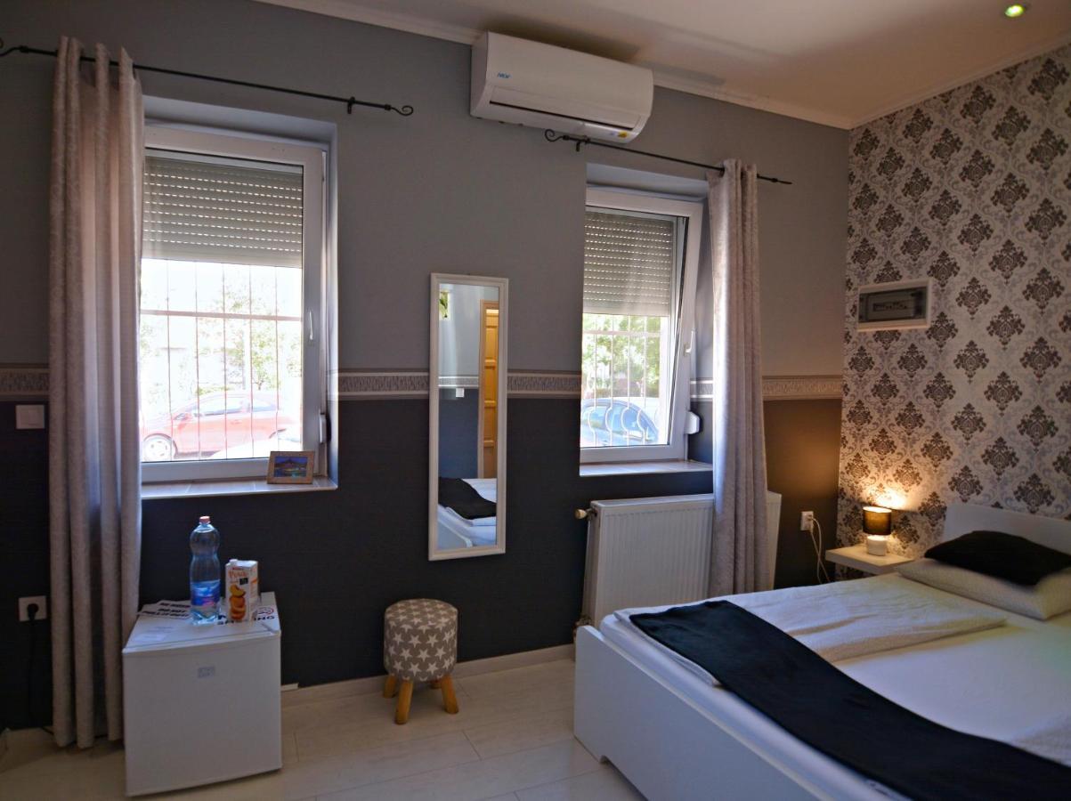 R.Gold Apartman Makó Buitenkant foto