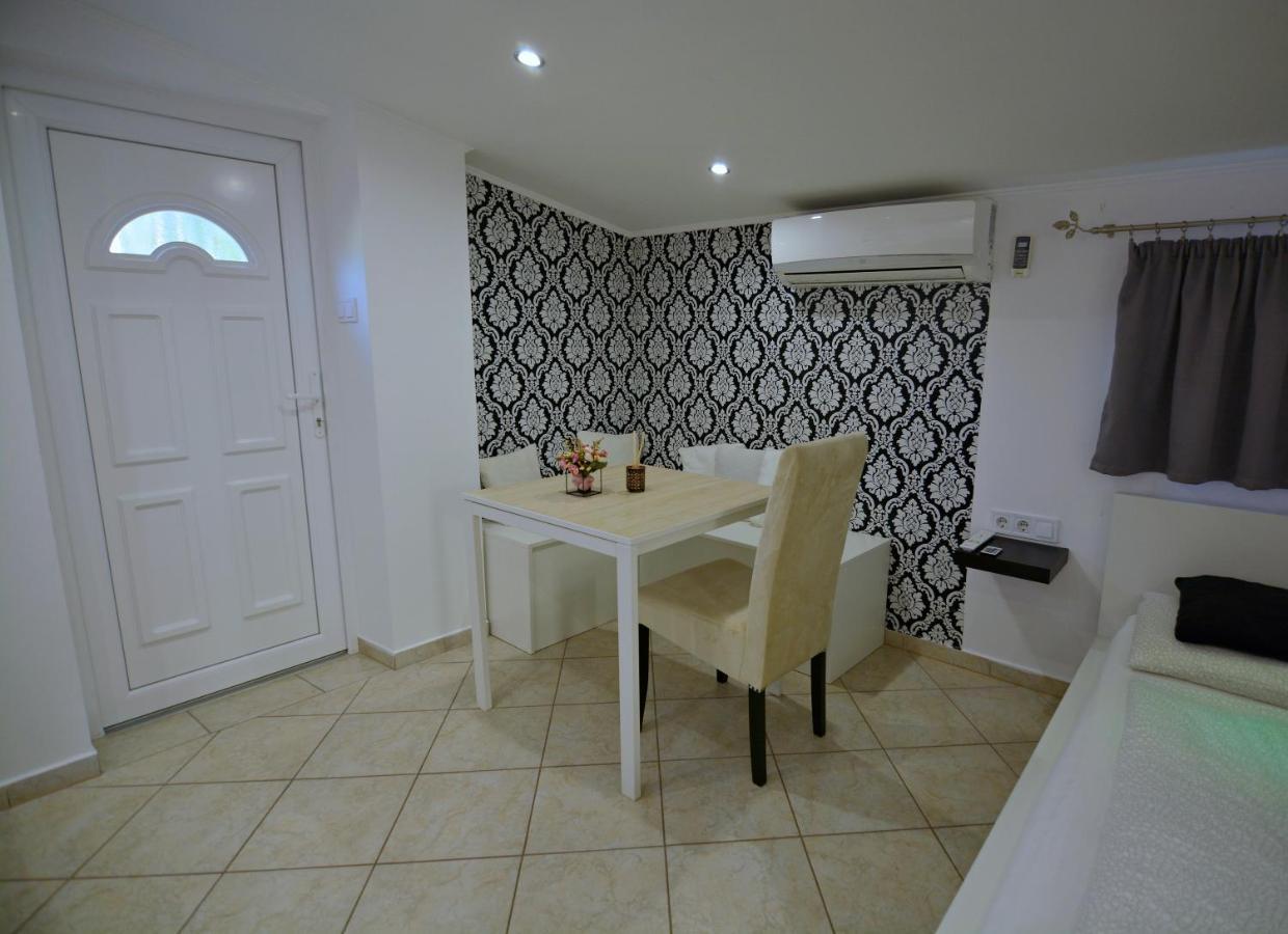 R.Gold Apartman Makó Buitenkant foto