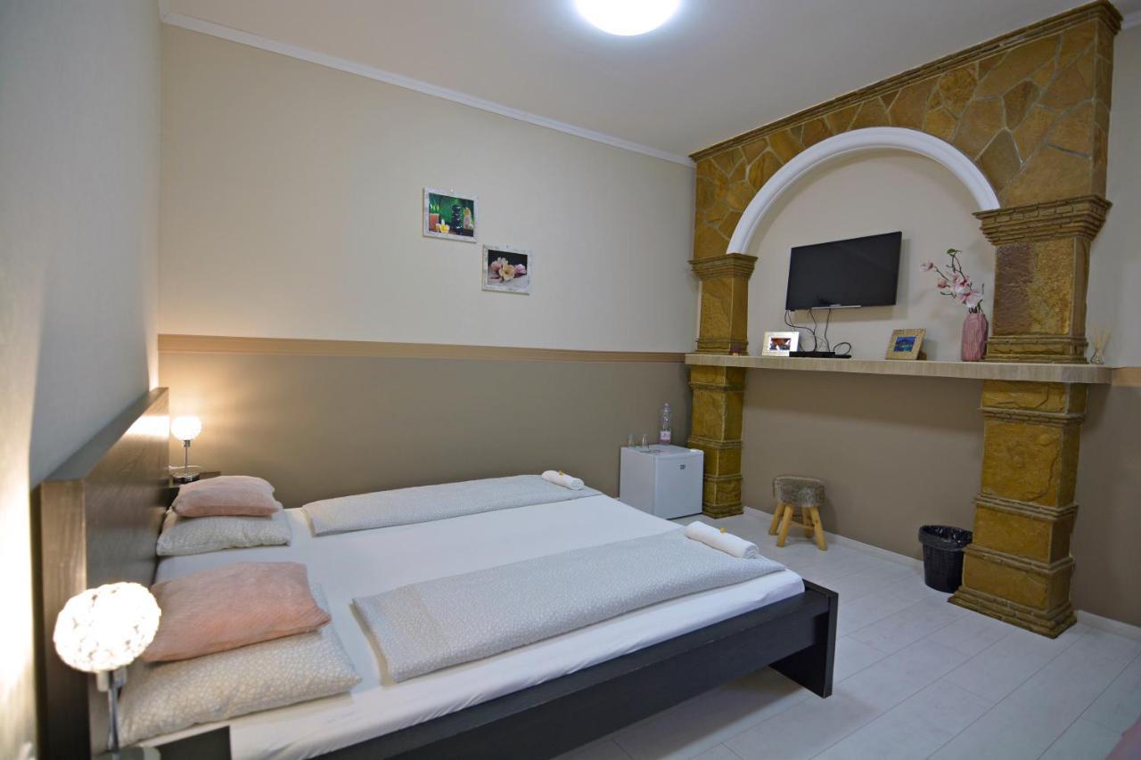 R.Gold Apartman Makó Buitenkant foto