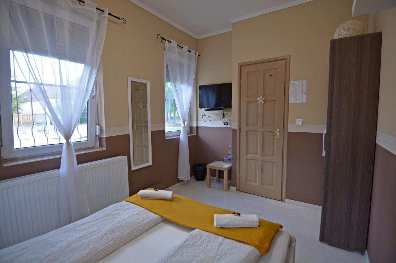 R.Gold Apartman Makó Buitenkant foto