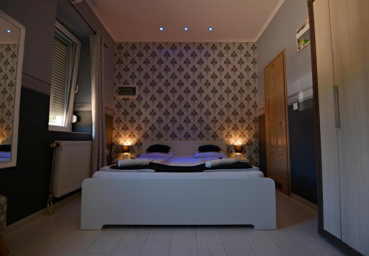 R.Gold Apartman Makó Buitenkant foto
