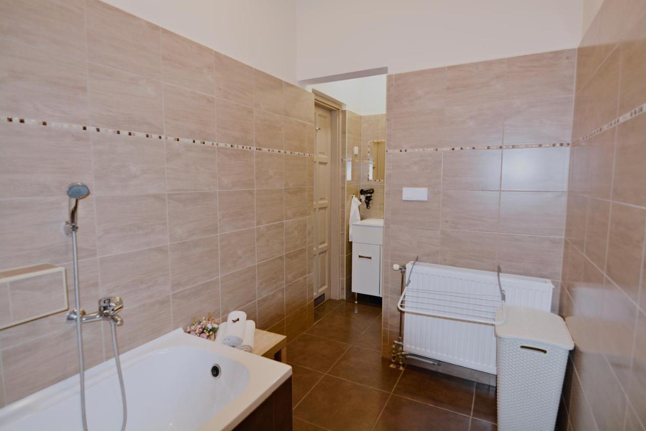 R.Gold Apartman Makó Buitenkant foto