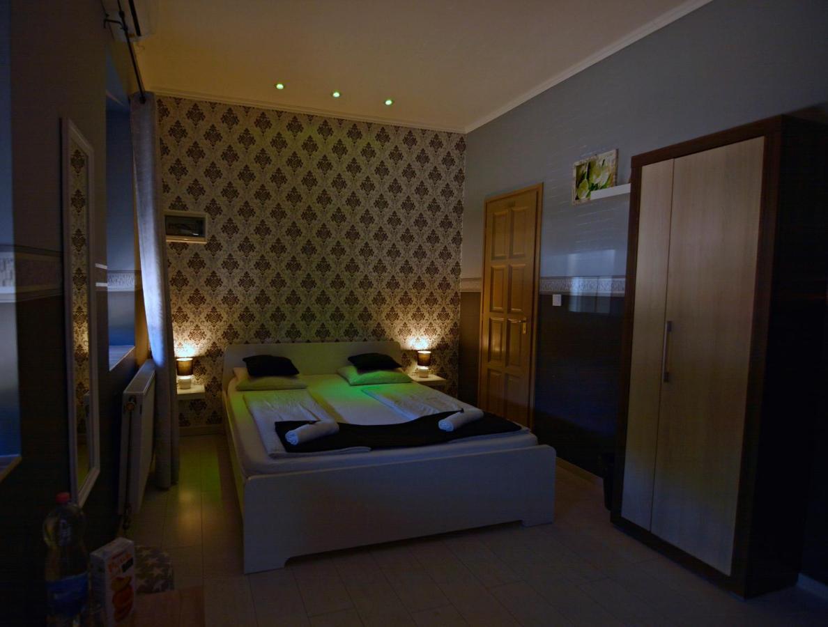 R.Gold Apartman Makó Buitenkant foto
